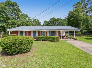 414 Pine Ct, Ocean Springs, MS 39564