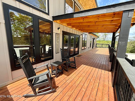 3rd image of 725 Timber Lake Cir