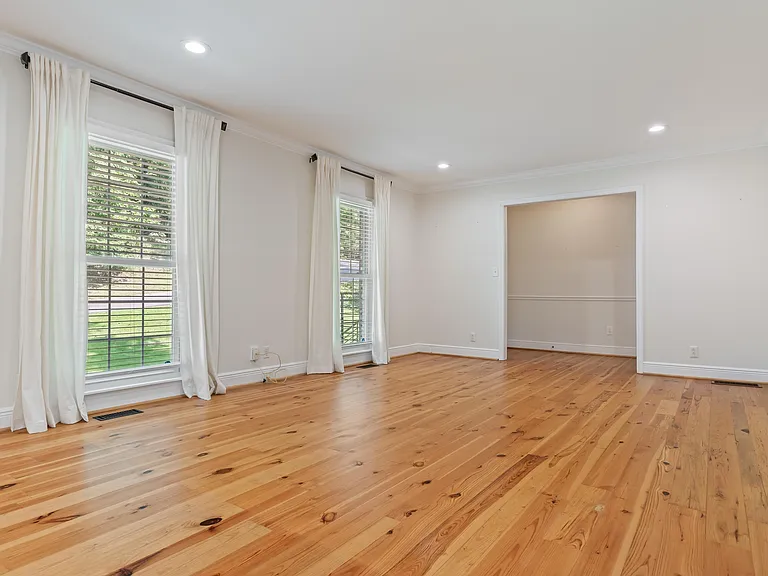 3708 Northcote Dr — Photo 4