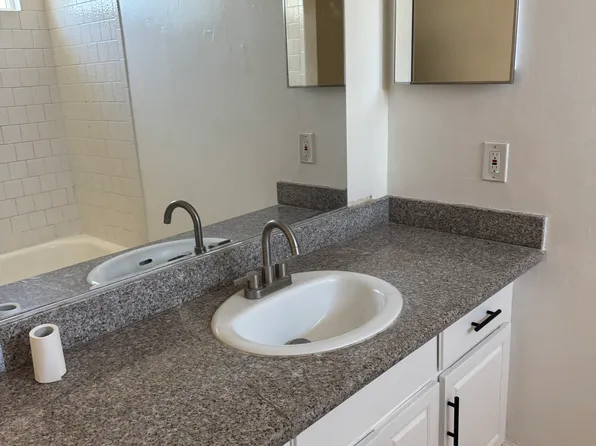 1308 Flower St, Bakersfield, CA 93305