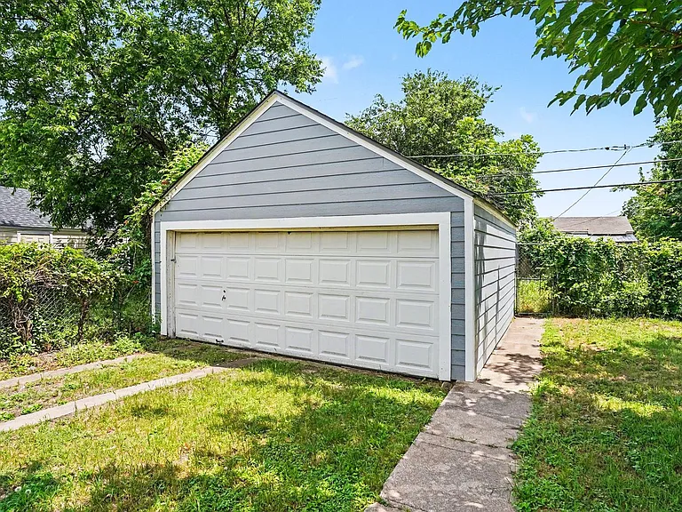 1108 E Robert St — Photo 24