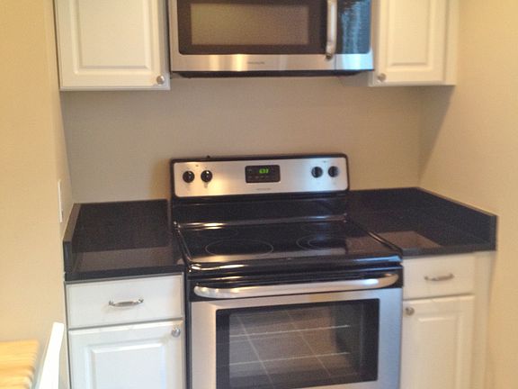 4th image of 73 Narragansett Ave