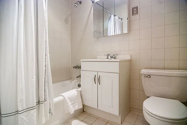 Rented by WAM Partners - William Moses Co. | media 24