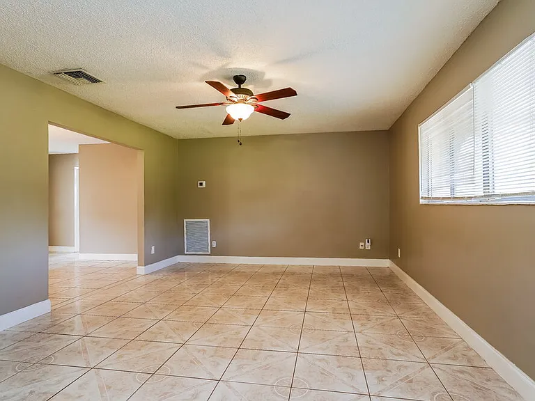 1119 Clayton Ave — Photo 3