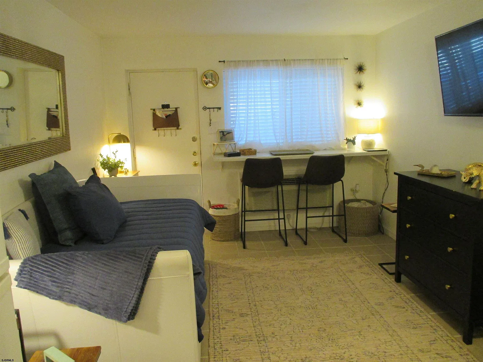 Studio, 1.0 bath, $1,050 — Photo 3