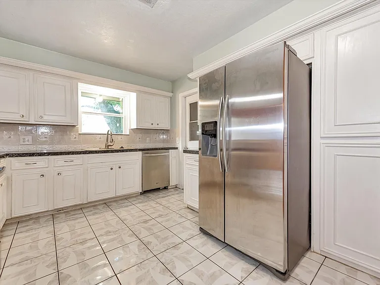 7119 Bellaire Blvd — Photo 13