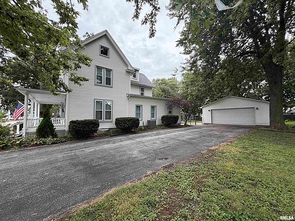 3rd image of 818 Maple Ave
