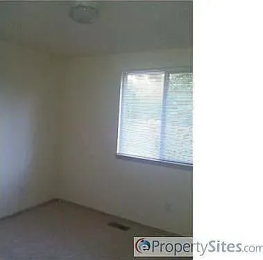 880 Bremerton Ave NE — Photo 11