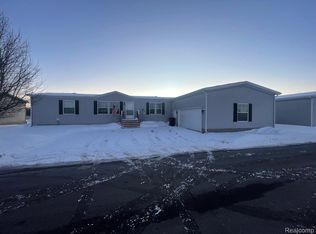 5431 Arboretum Trl, Howell, MI 48843