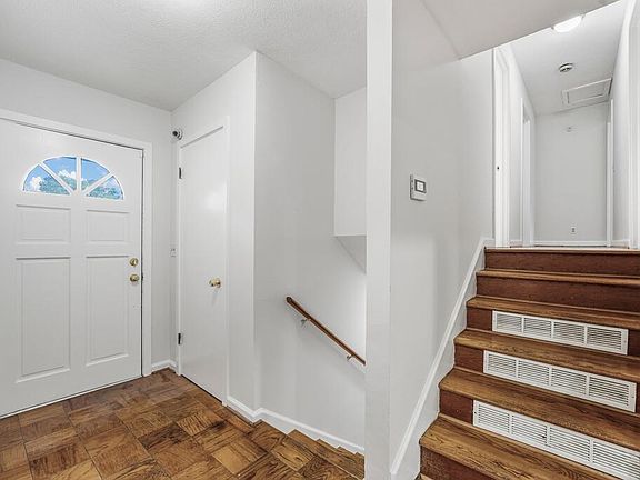 2nd image of 4316 Primrose Rd