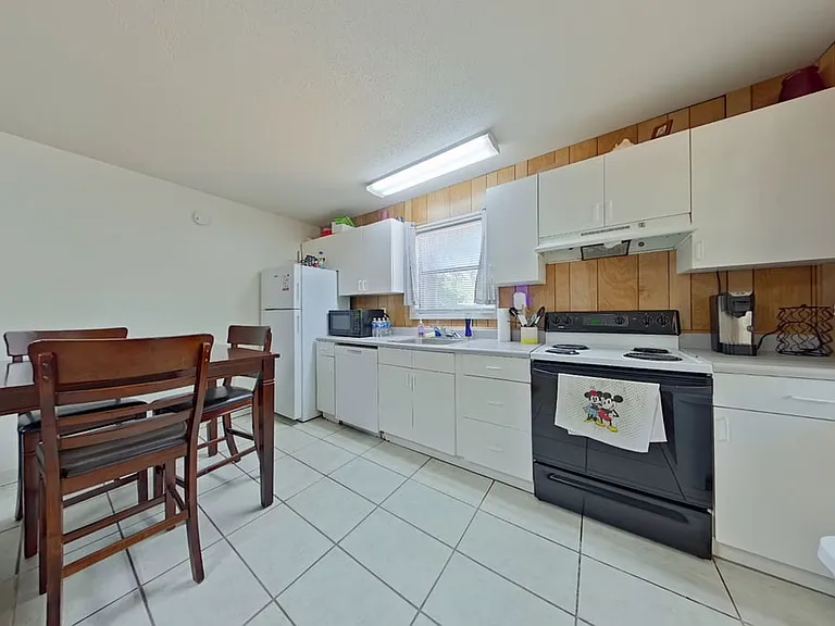211 Tooke St #O — Photo 7