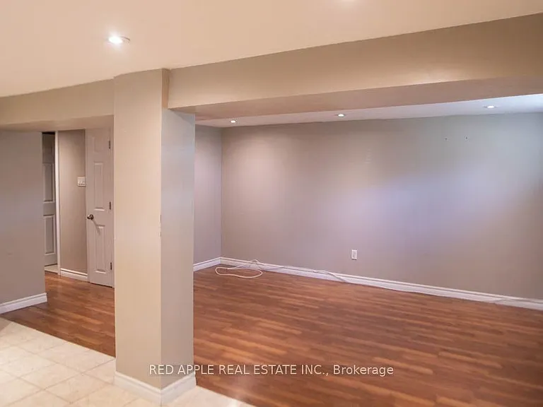126 Longford Dr — Photo 8