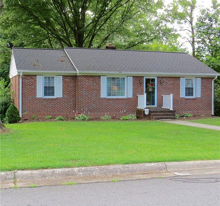 1st image of 208 Pinedale Dr