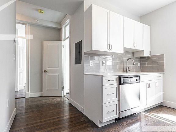 5th image of 77 Park Dr APT 14