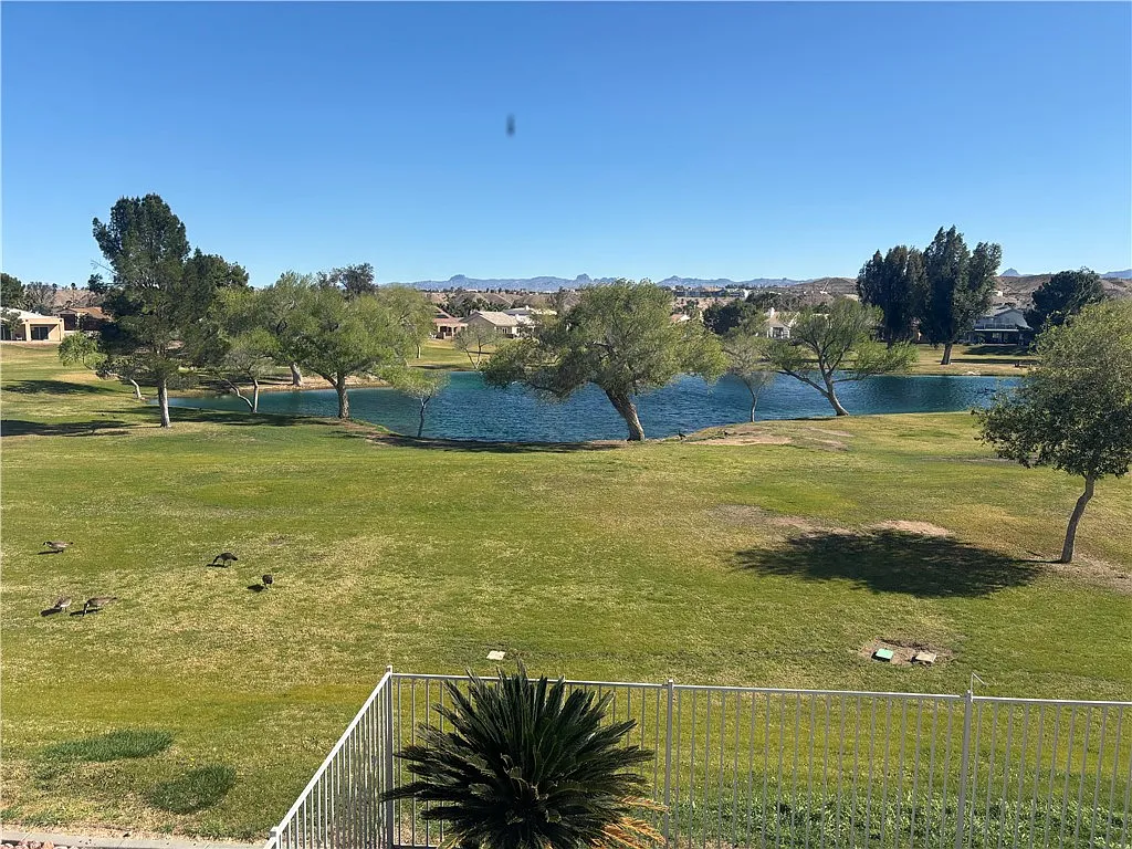 4 bed, 3.0 bath, 2564 sqft, $2,100 — Photo 4
