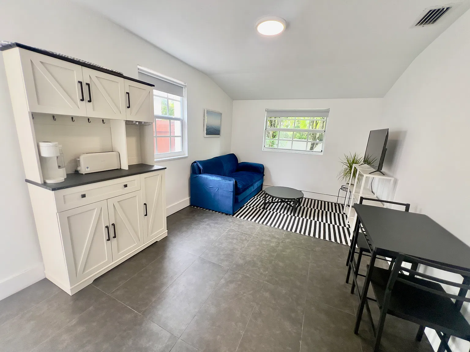 Studio, 300 sqft, $1,600 — Photo 2