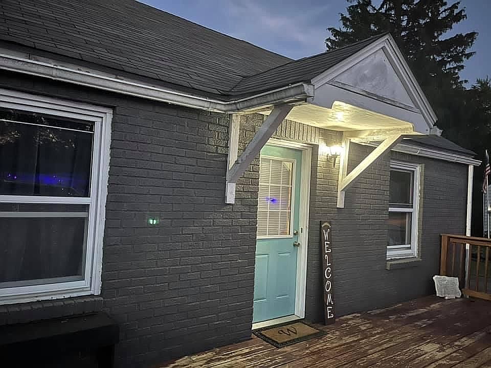 1st image of 986 Lenox Ave