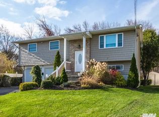 1384 Saint Louis Ave, Bay Shore, NY 11706