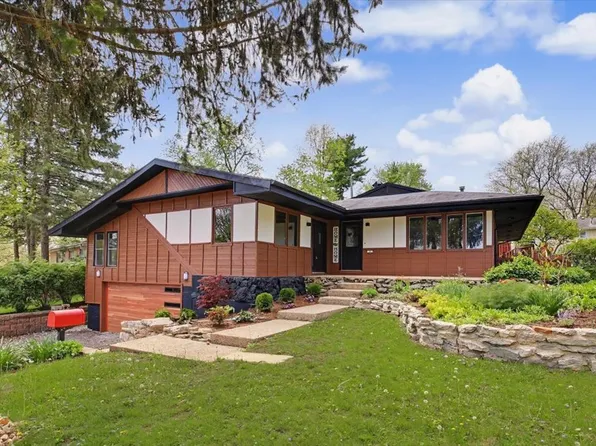 2 Walton Pl, Normal, IL 61761