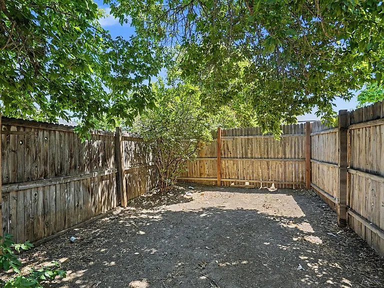 703 N Meade St — Photo 21