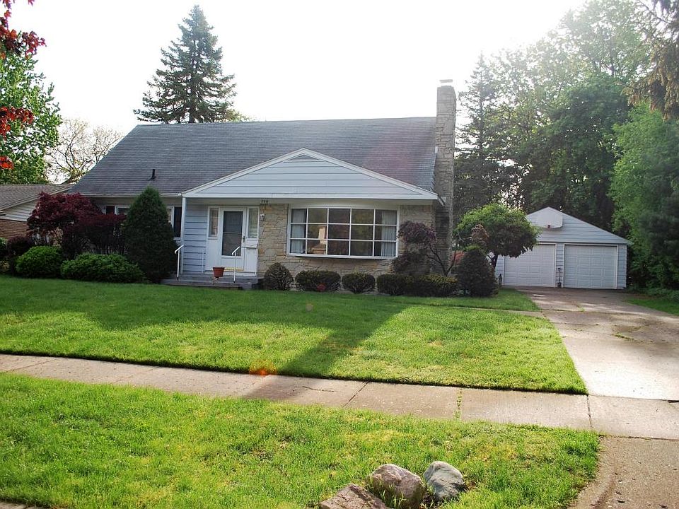 1st image of 2414 Cambridge Dr SE