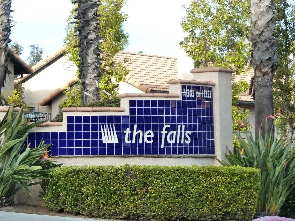 11337 Avenida De Los Lobos — Photo 2