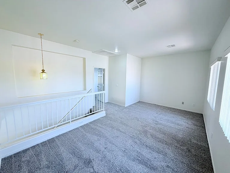 10404 Sloping Hill Ave — Photo 8