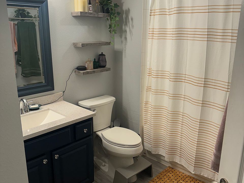 2nd image of 4830 Pond Ridge Dr Room C