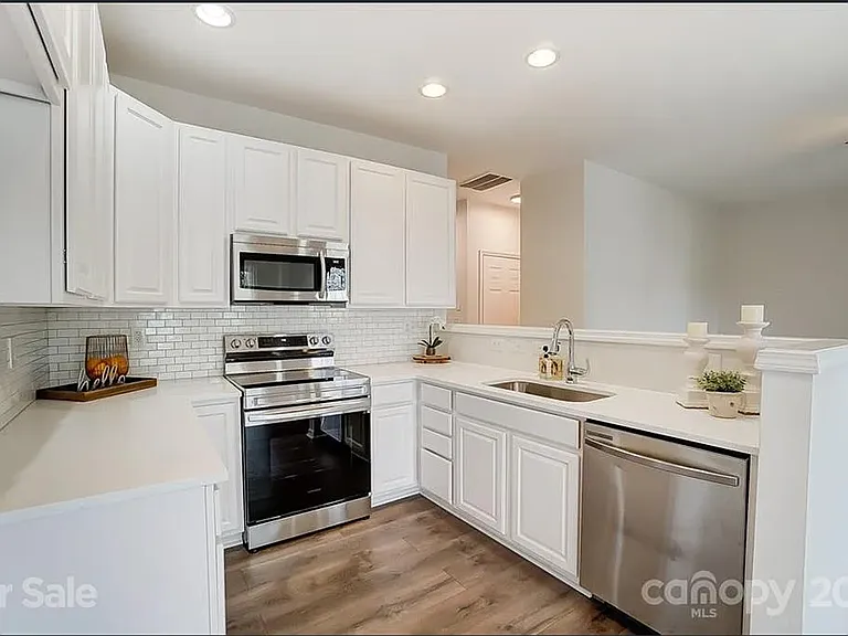 12207 Royal Castle Ct — Photo 4