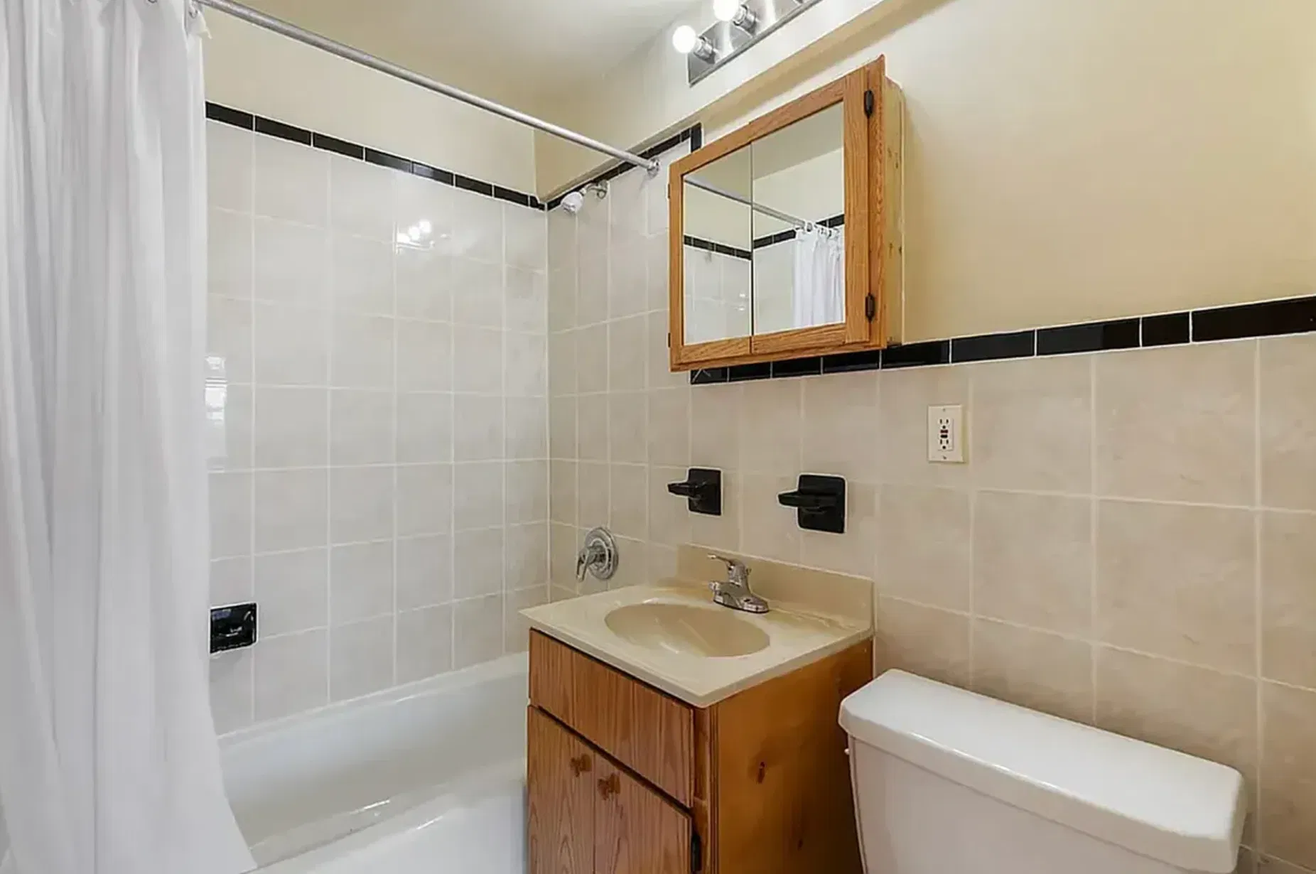 87 50 87-50 167th Street #2K in Jamaica Hills, Queens | StreetEasy