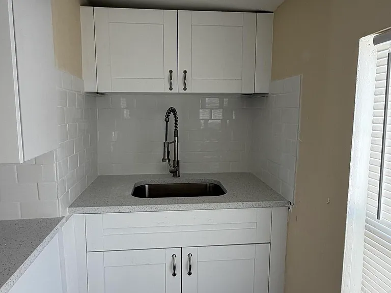 1018 Adams St #W — Photo 4