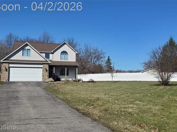 1520 Eden Gardens Dr, Fenton, MI 48430