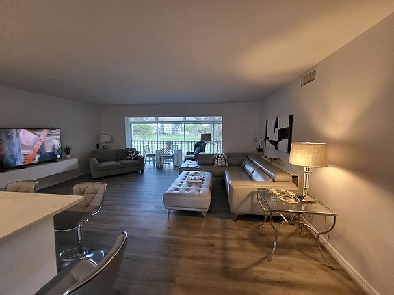 3rd image of 3620 Ironwood Cir Unit 205