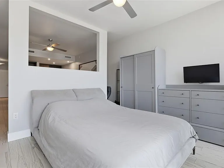 111 N 12th St #1310 — Photo 5