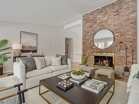 5th image of 49 Farmersville Rd