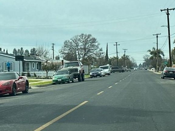 Exterior Neighborhood (street photo)