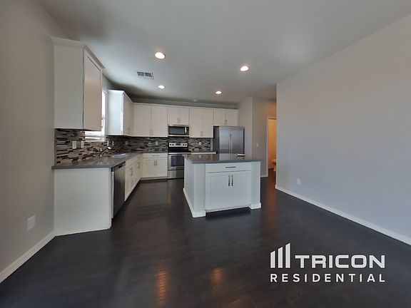 5th image of 40775 W Wade Dr