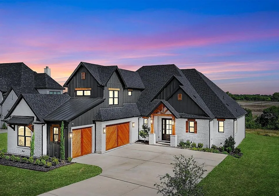 2028 Fox Bend Trce