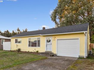 1540 Garfield St, North Bend, OR 97459