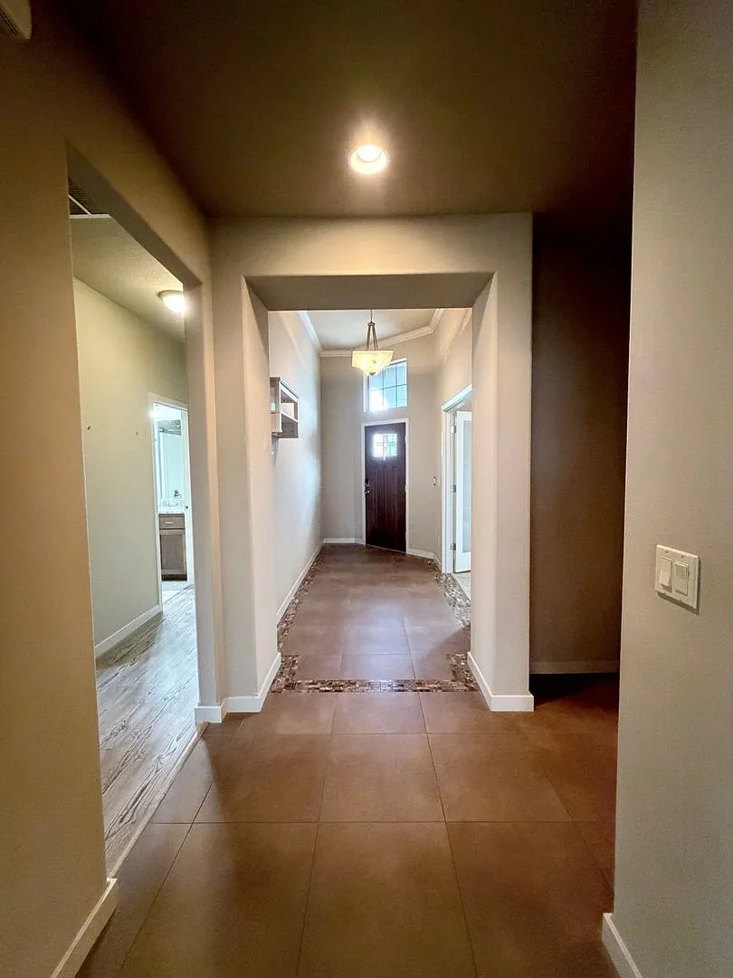 Gorgeous Views & Gorgeous 3 Bed + Office, 2.5 Ba — Photo 2