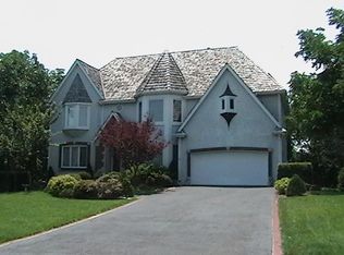 1221 NE Edgehill St, Lees Summit, MO 64064