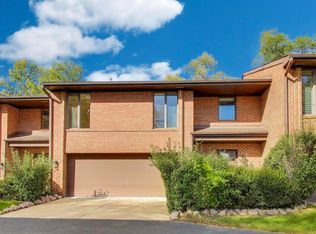 300 Boardwalk Pl, Park Ridge, IL 60068