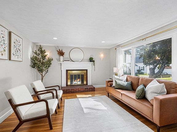 3rd image of 7 Puritan Rd