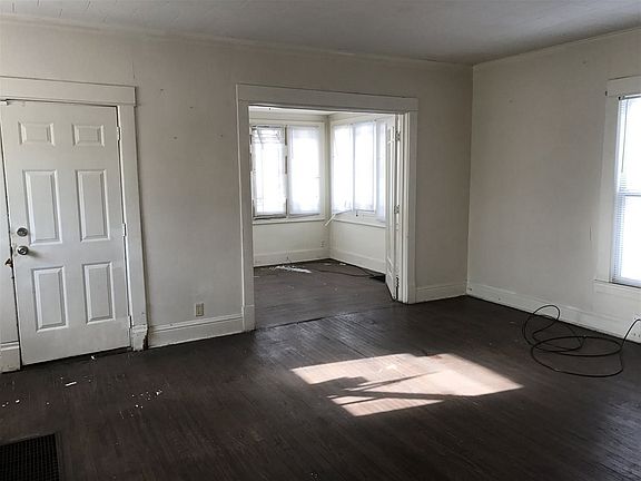 4th image of 834 S Ironwood Dr