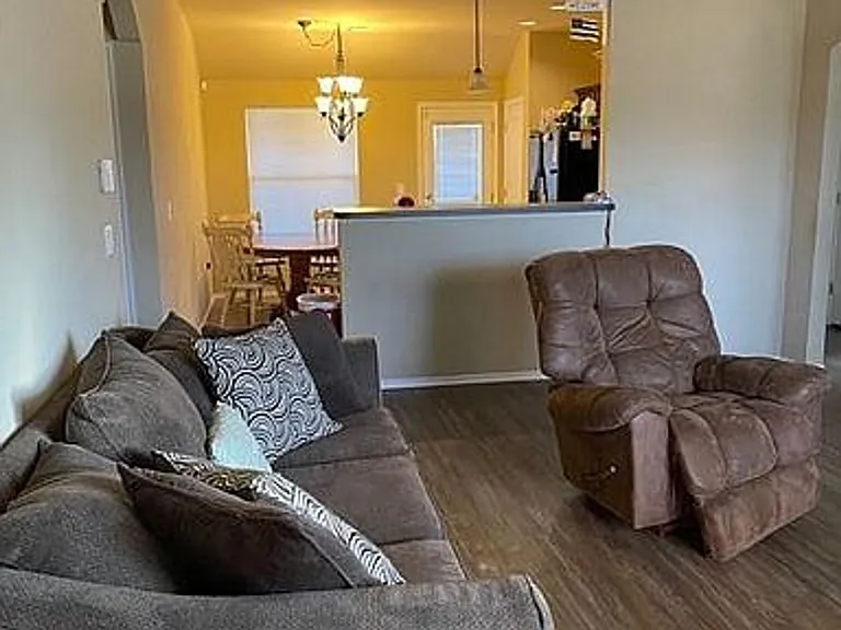 629 E Linden Ln — Photo 3
