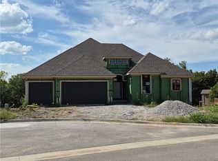 4728 Clubhouse Dr, Basehor, KS 66007