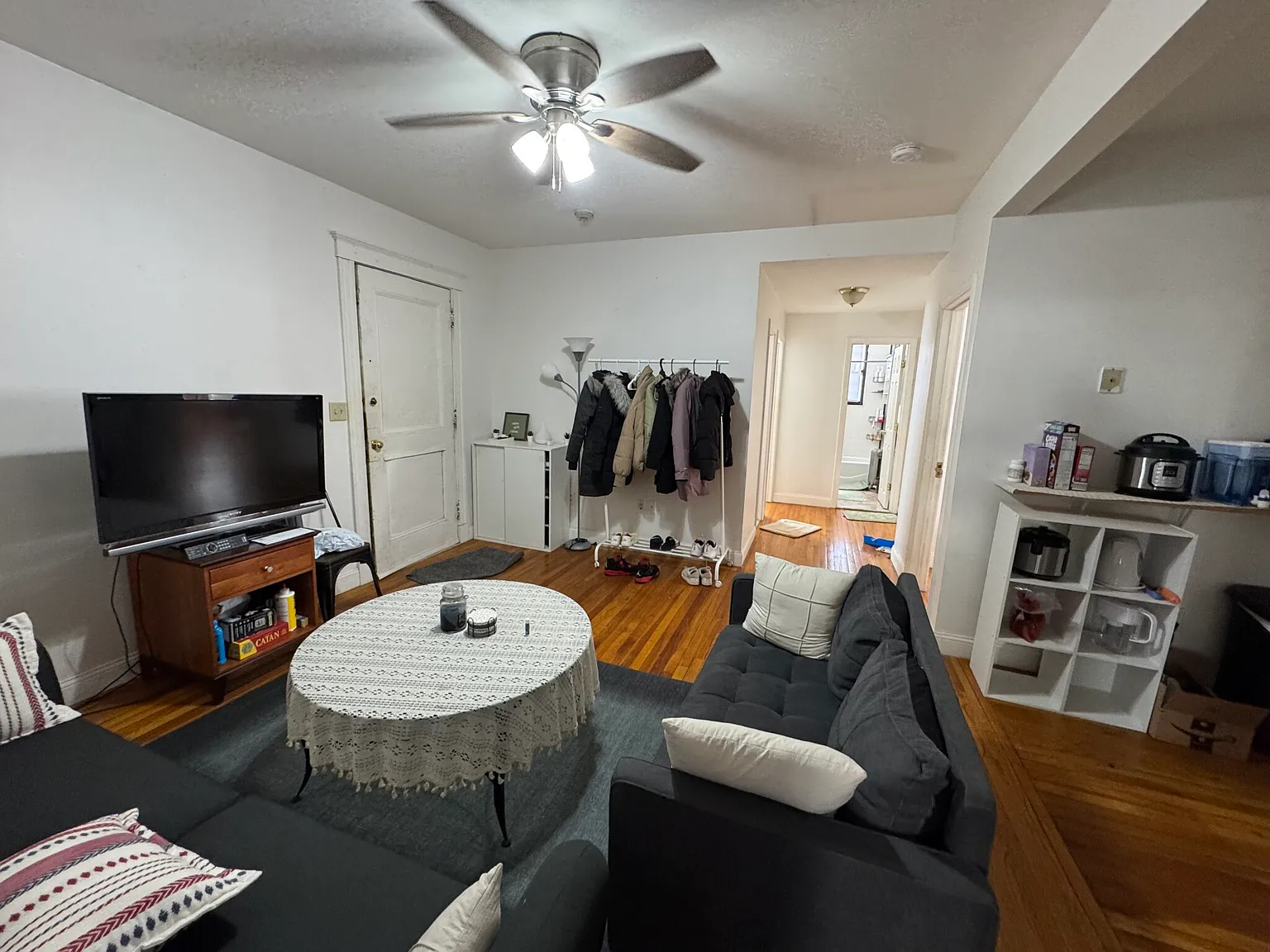 4 bed, 9999 sqft, $3,650 — Photo 4