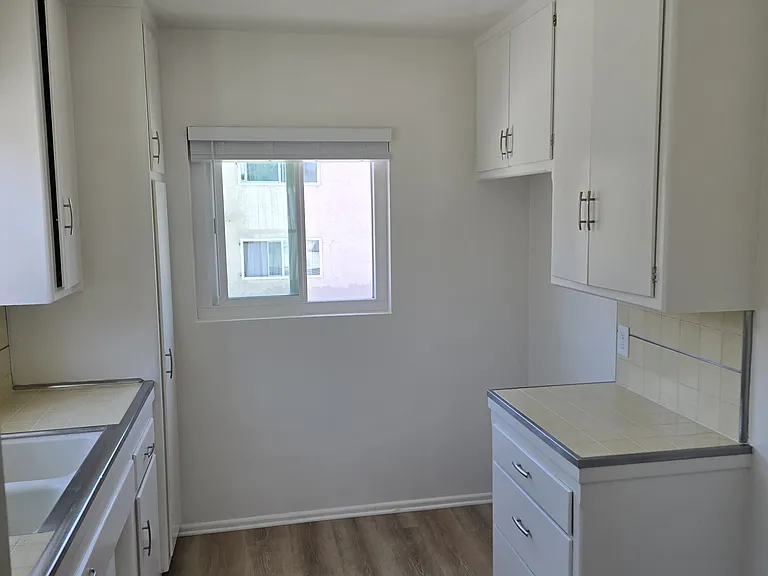 4830 Coliseum St #8 — Photo 4