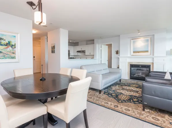 2799 Yew St #804, Vancouver, BC V6K 4W2