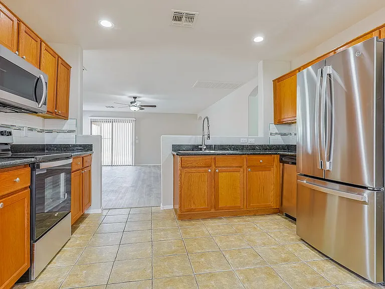 33897 N Wash View Rd — Photo 8
